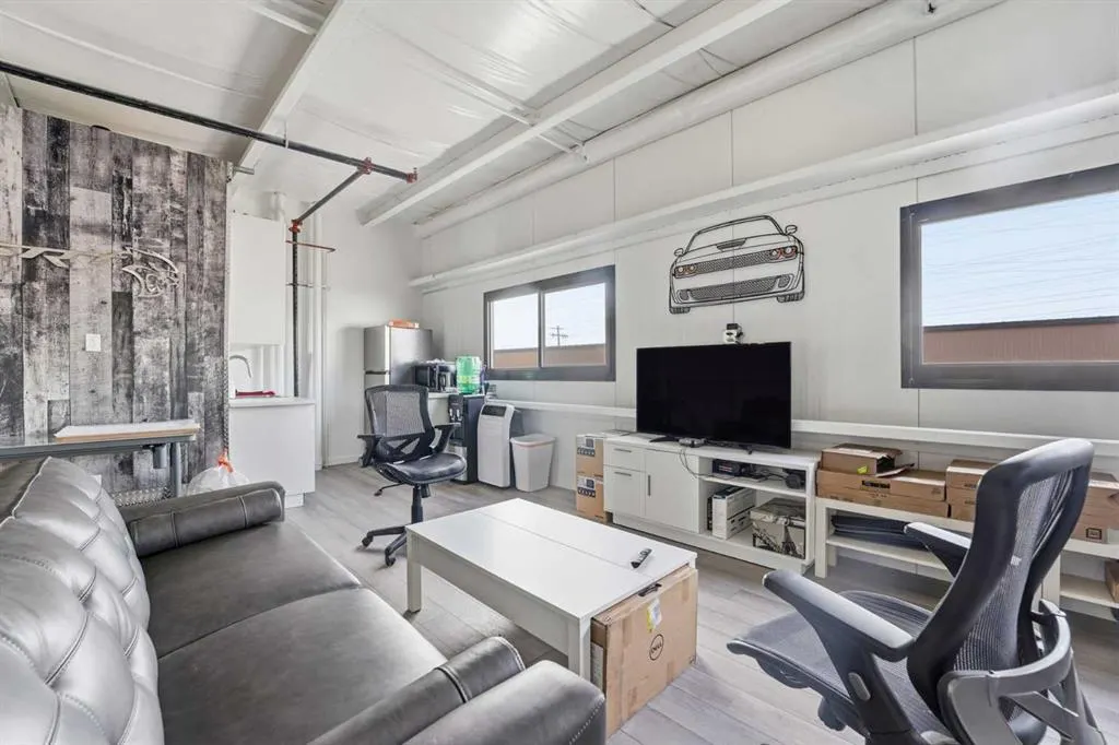 25 Southbank Crescent ##1