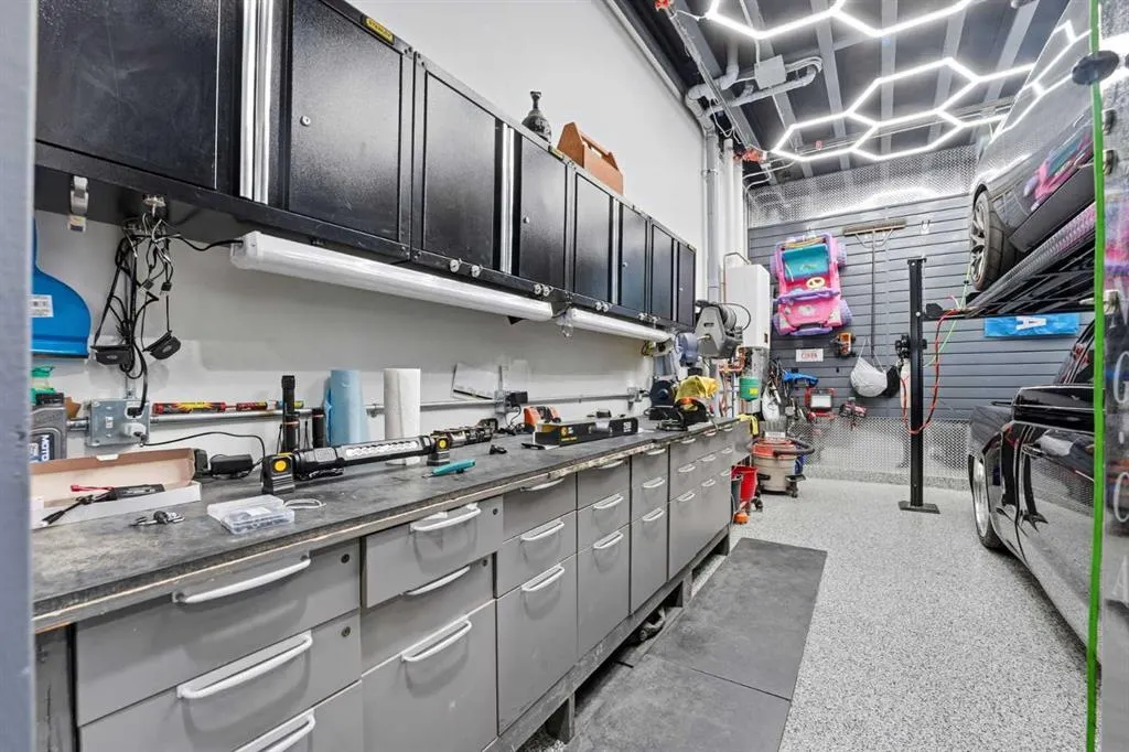 25 Southbank Crescent ##1