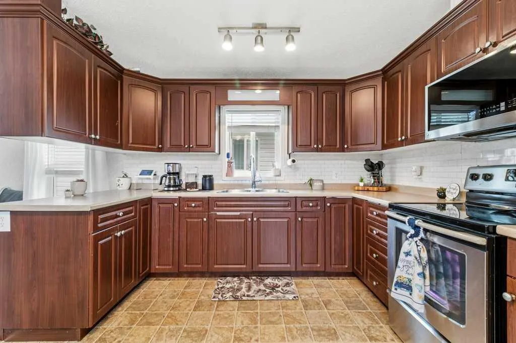 6 Baywood Place