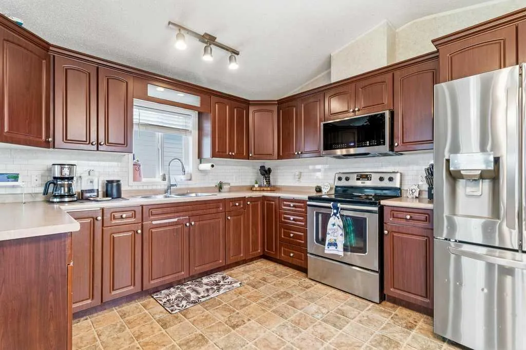 6 Baywood Place