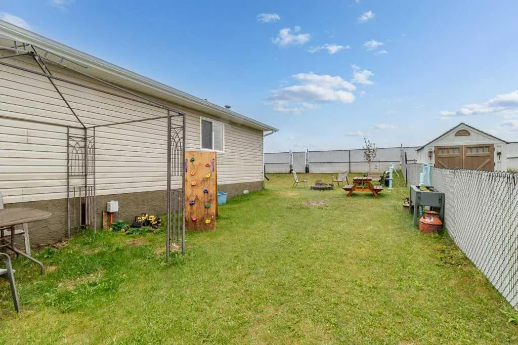 6 Baywood Place