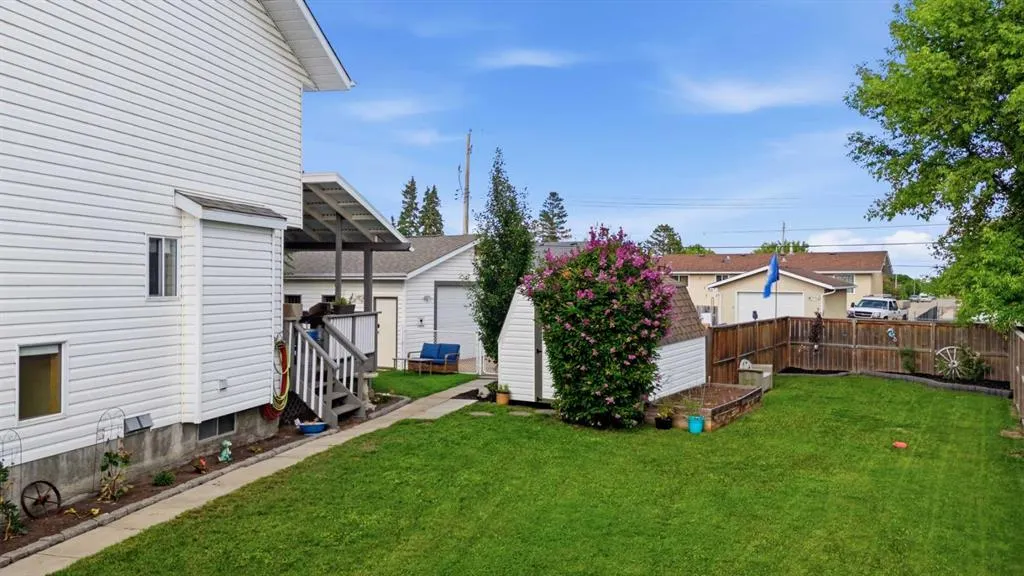 6134 52 Street Close