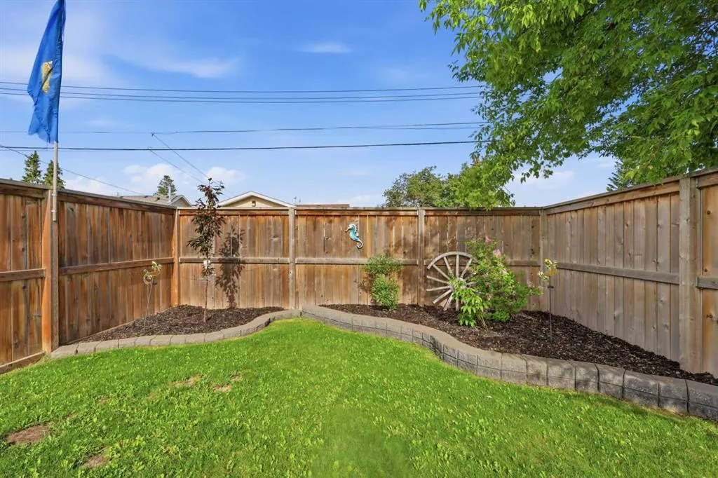 6134 52 Street Close