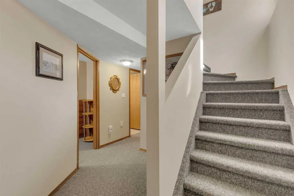 6134 52 Street Close
