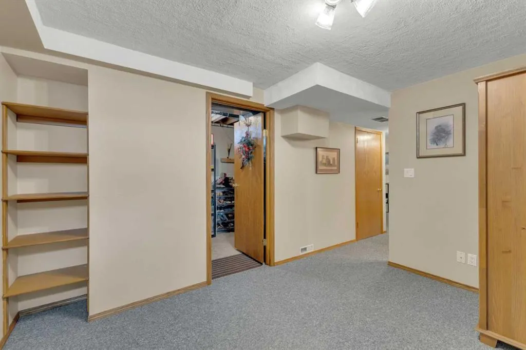 6134 52 Street Close