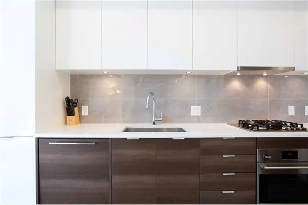 138 Waterfront Court SW