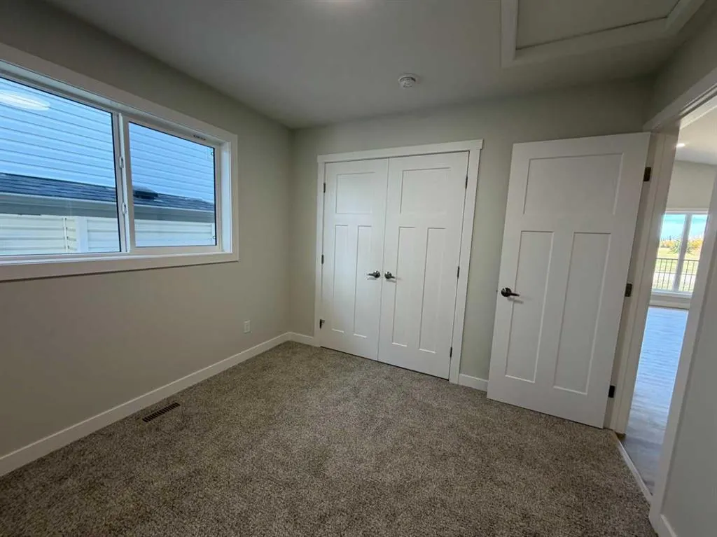 52 Emmett Crescent
