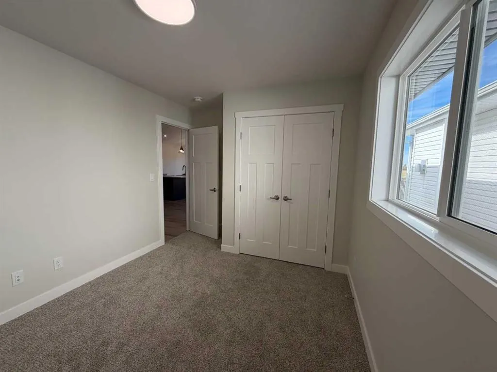 52 Emmett Crescent
