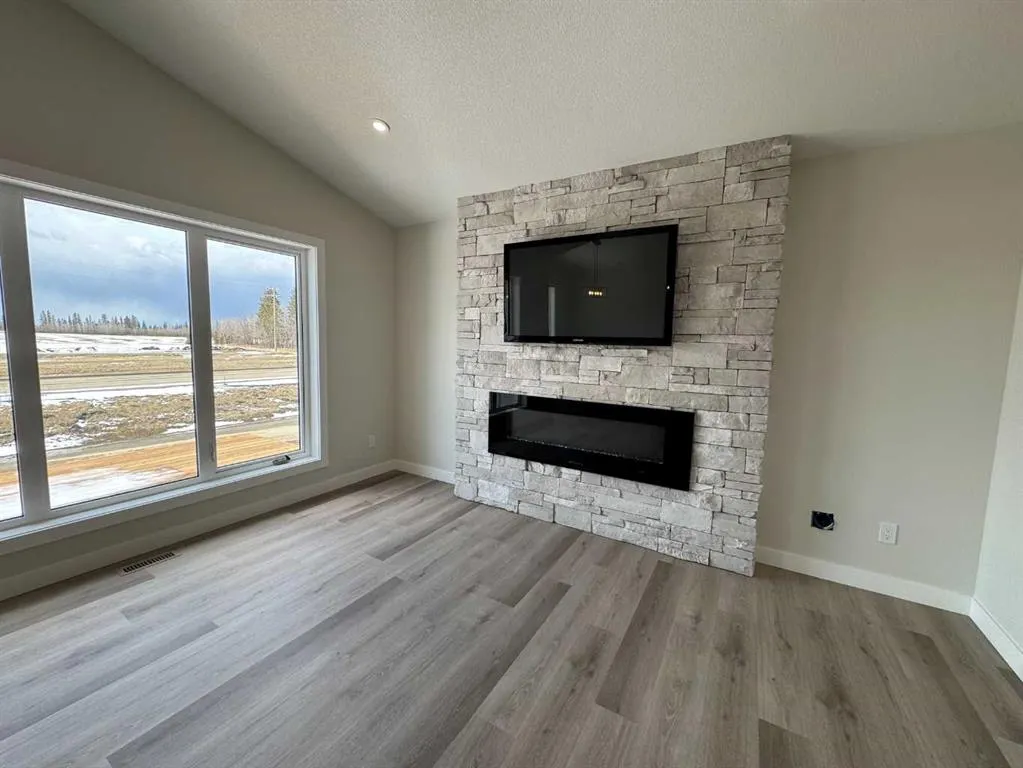 52 Emmett Crescent