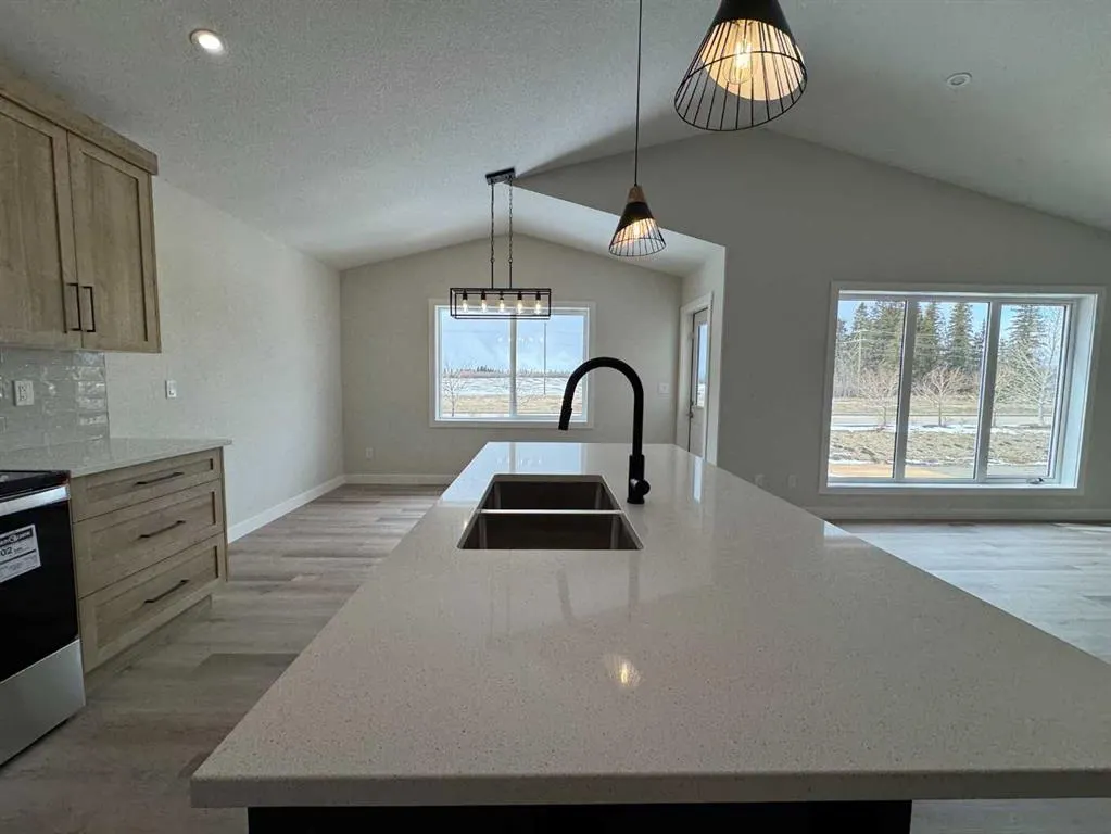 52 Emmett Crescent