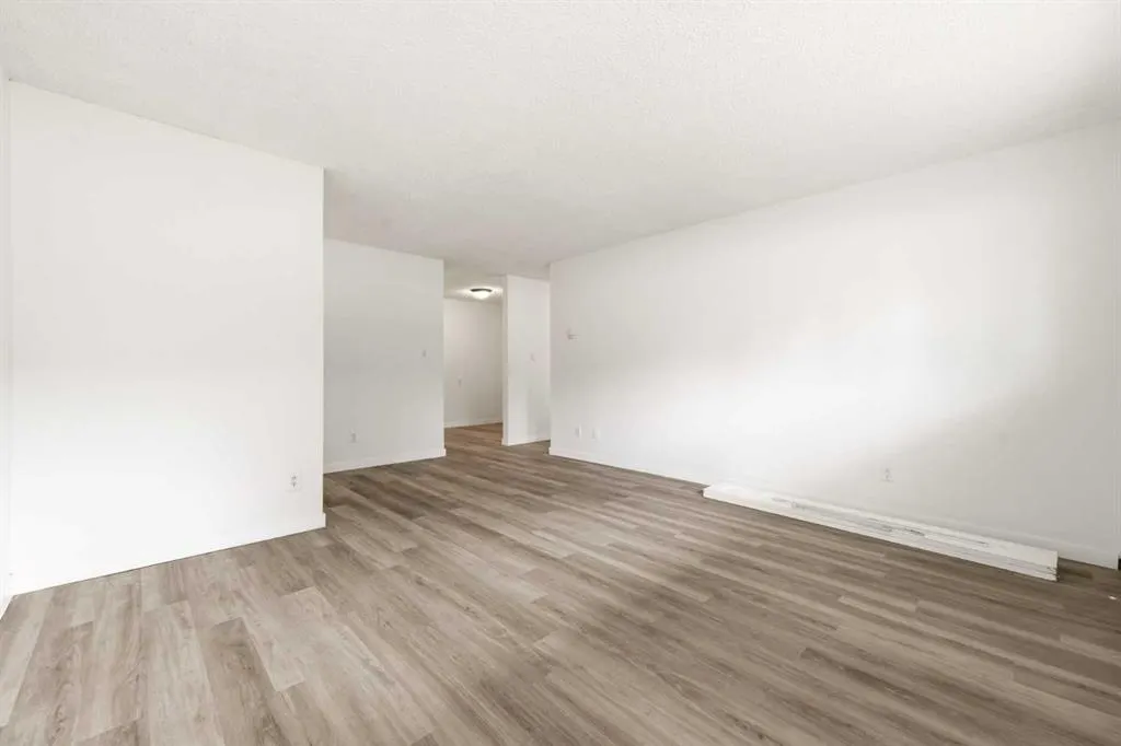 5812 61 Street #102