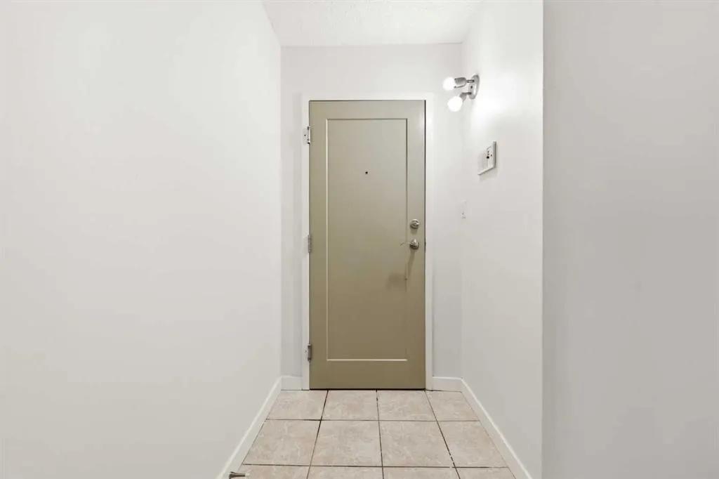 5812 61 Street #102