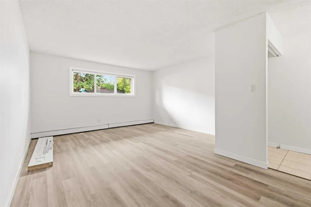 5812 61 Street #102