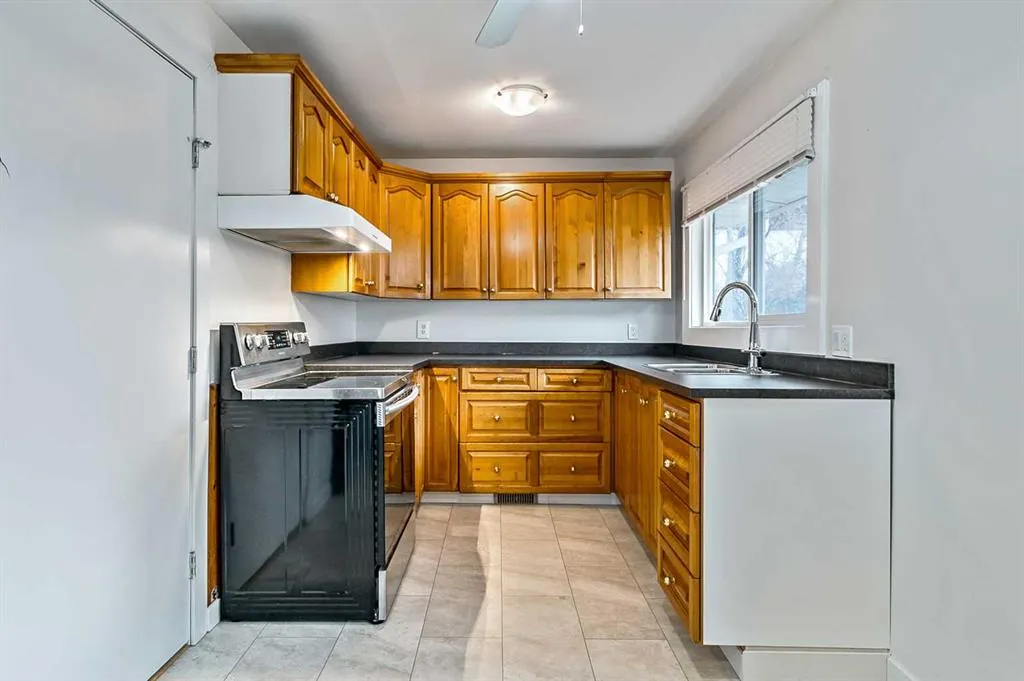 30 Crescent Road E