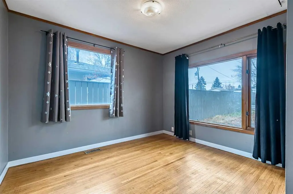 30 Crescent Road E