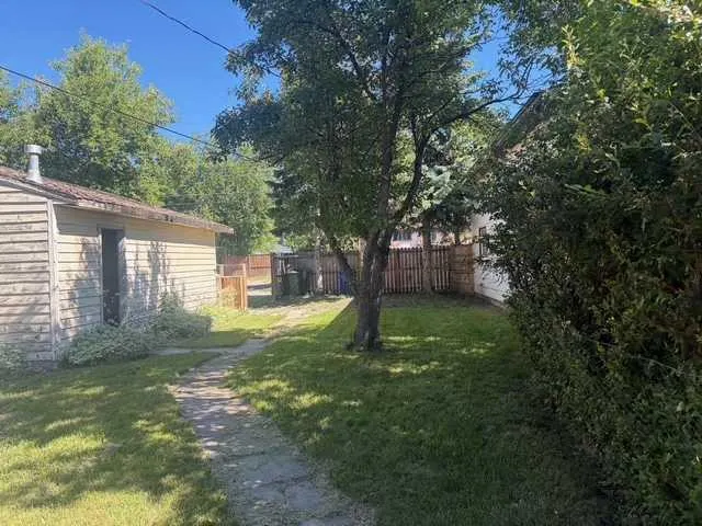 30 Crescent Road E
