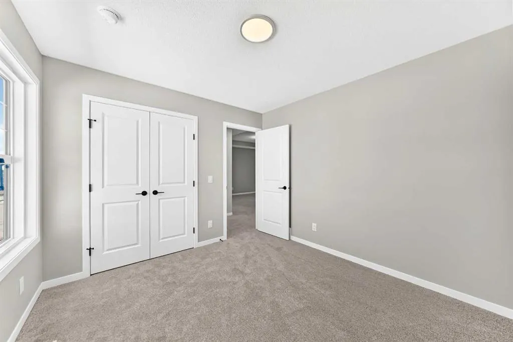 547 Mercado Avenue SE