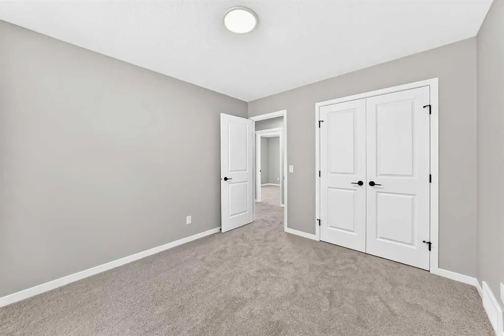 547 Mercado Avenue SE