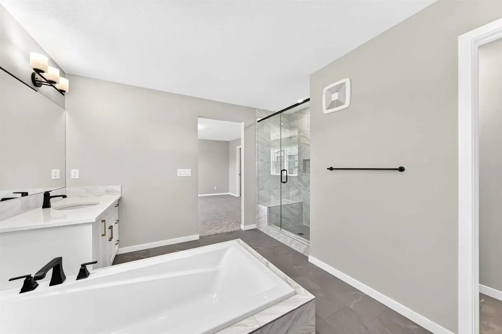 547 Mercado Avenue SE
