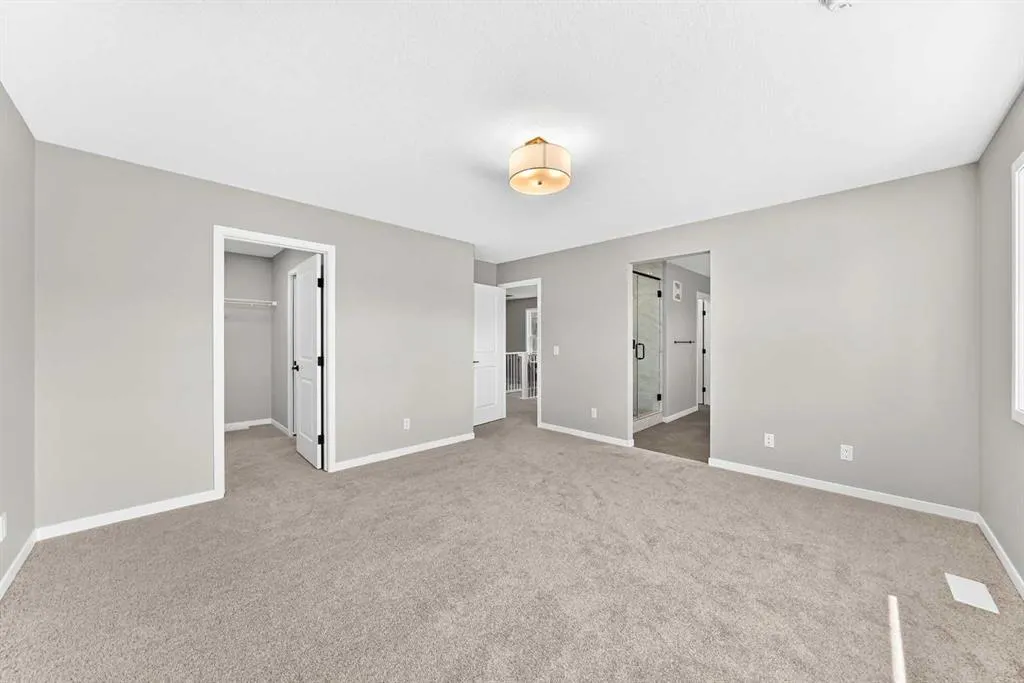 547 Mercado Avenue SE