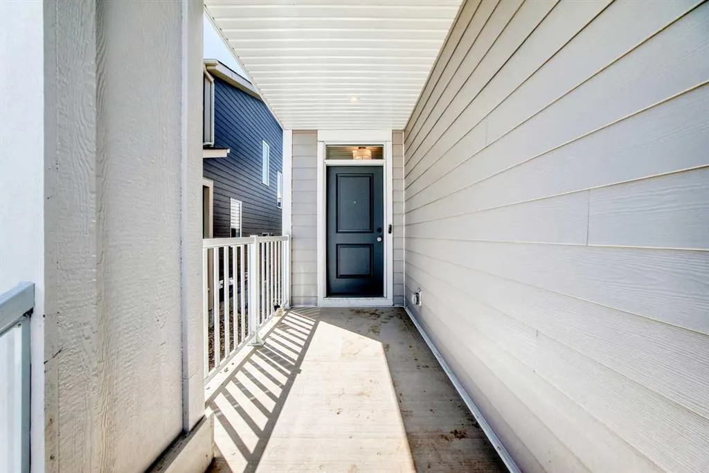 547 Mercado Avenue SE