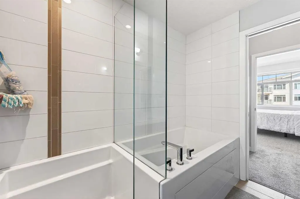 16 Auburn Bay Link SE #301