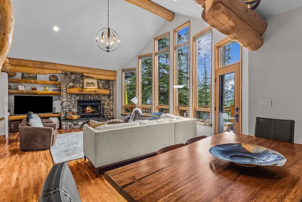 109 Silvertip Ridge