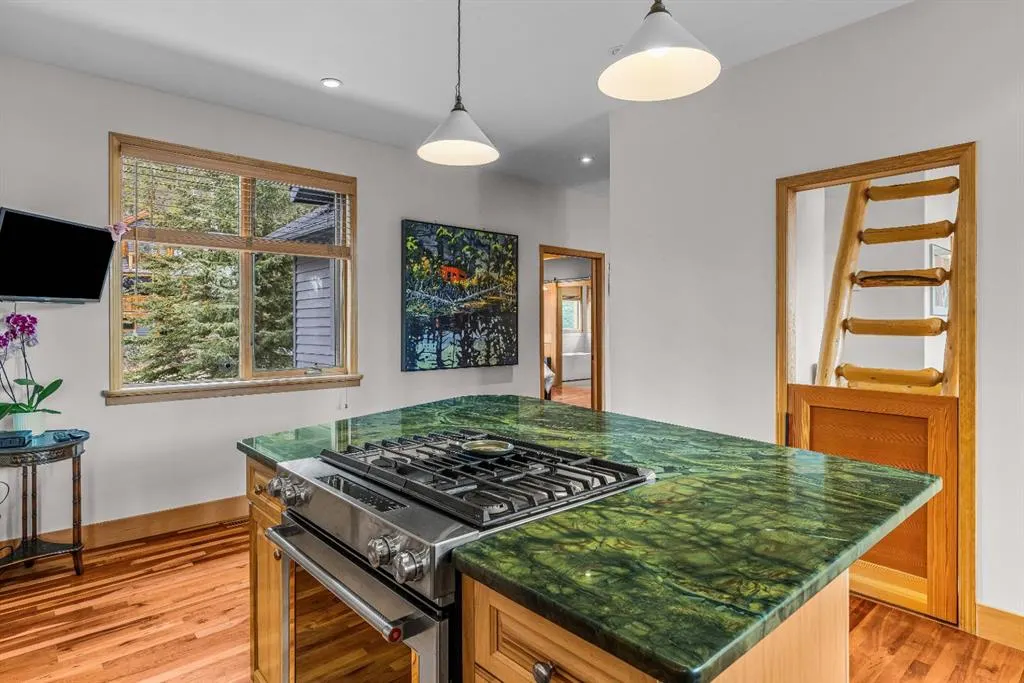 109 Silvertip Ridge