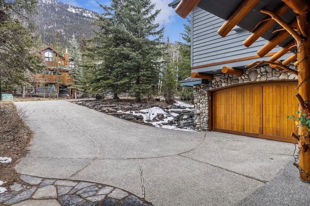 109 Silvertip Ridge