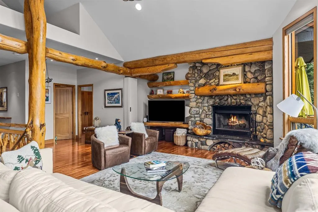 109 Silvertip Ridge