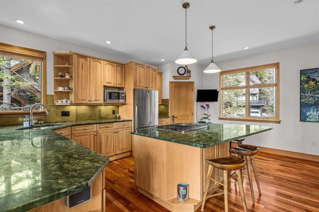 109 Silvertip Ridge