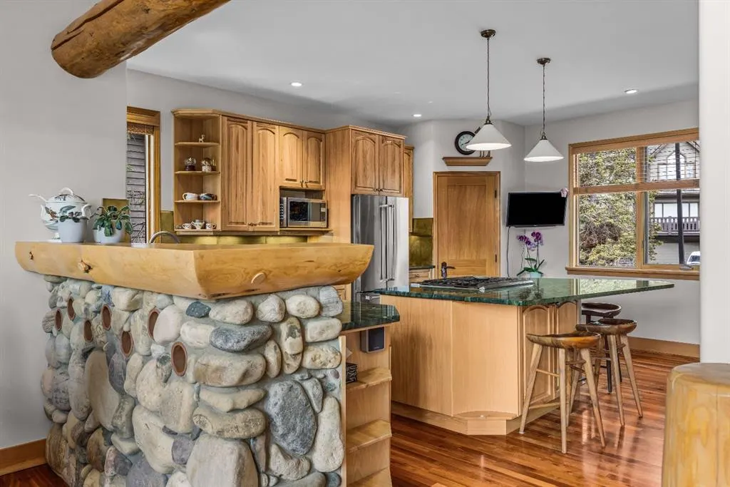109 Silvertip Ridge