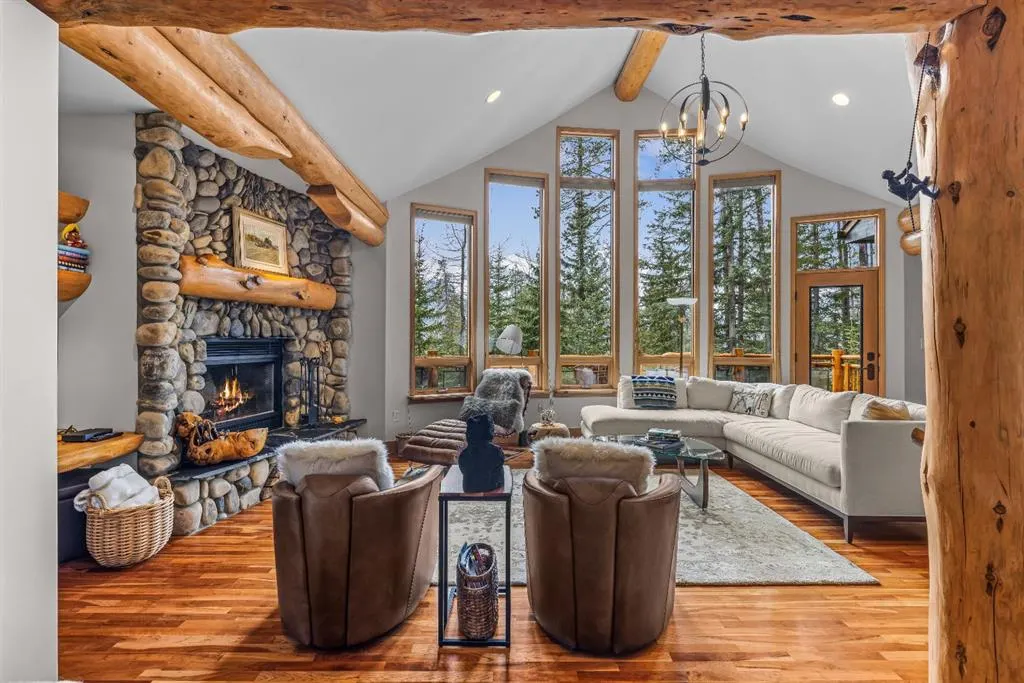 109 Silvertip Ridge