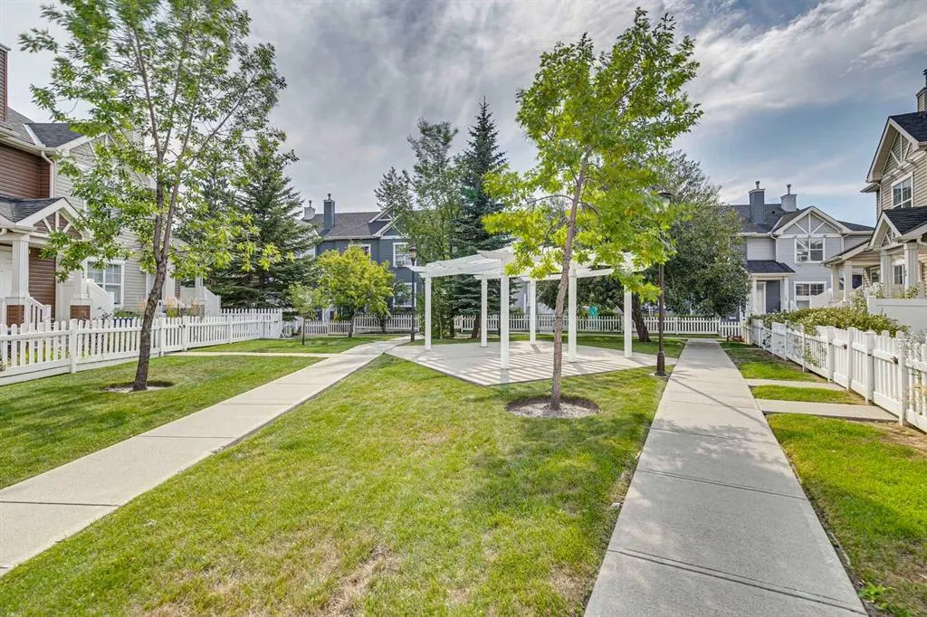 76 Elgin Gardens SE