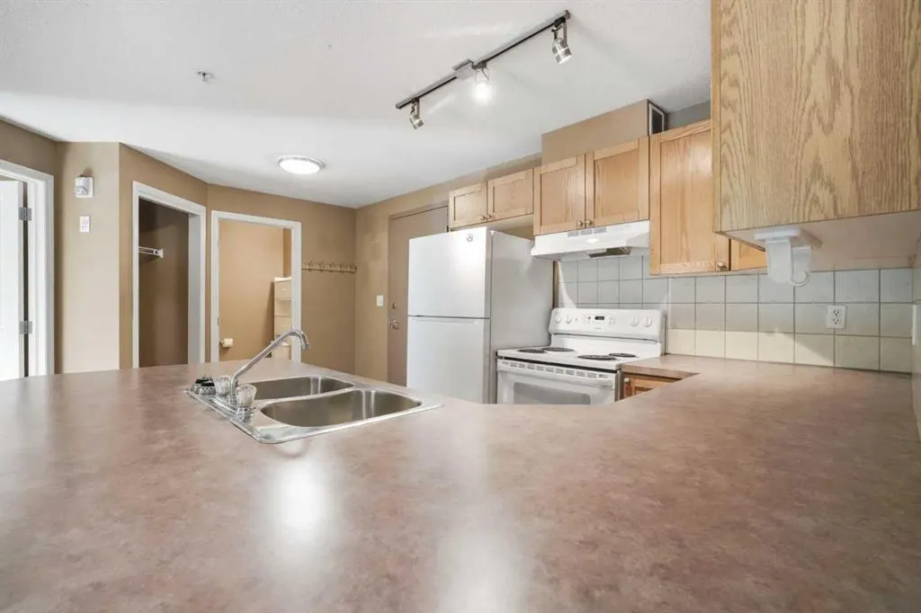 186 Kananskis Way #112