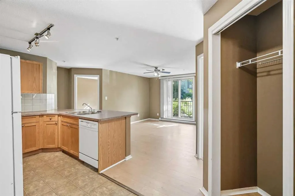 186 Kananskis Way #112