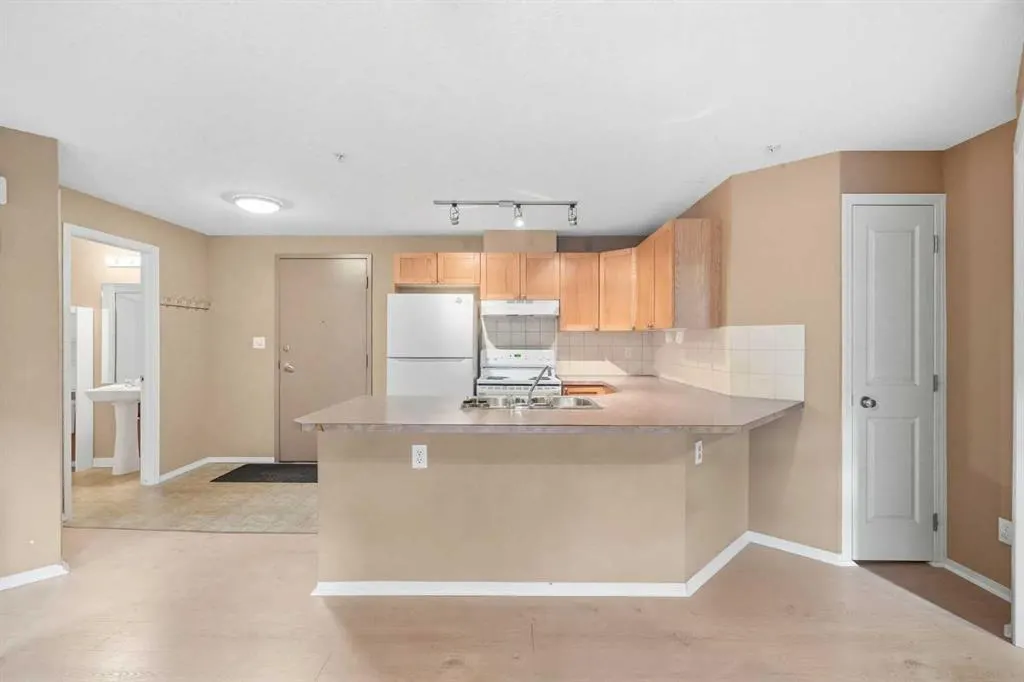 186 Kananskis Way #112