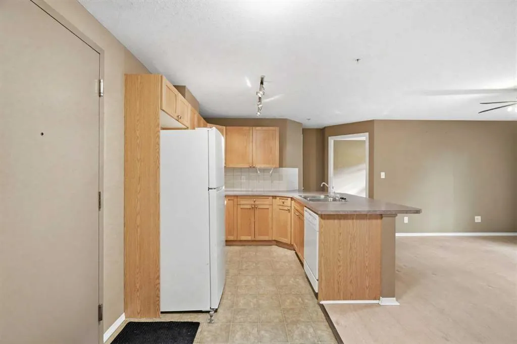 186 Kananskis Way #112