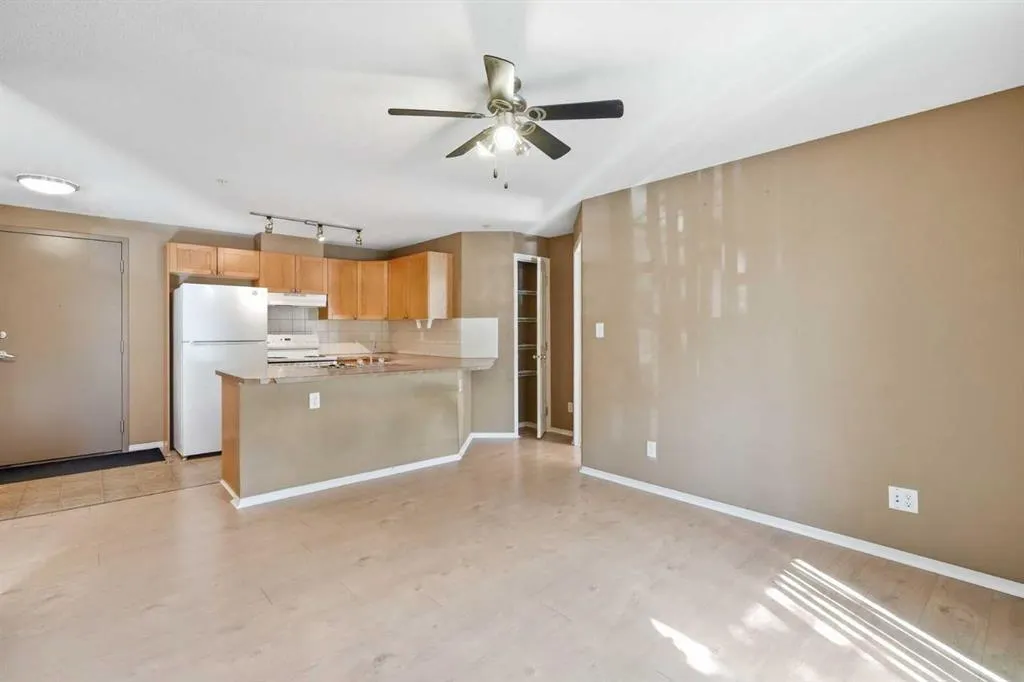 186 Kananskis Way #112