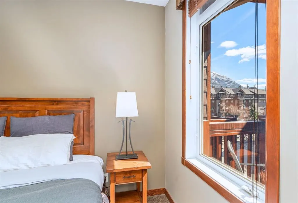 190 Kananaskis Way #401