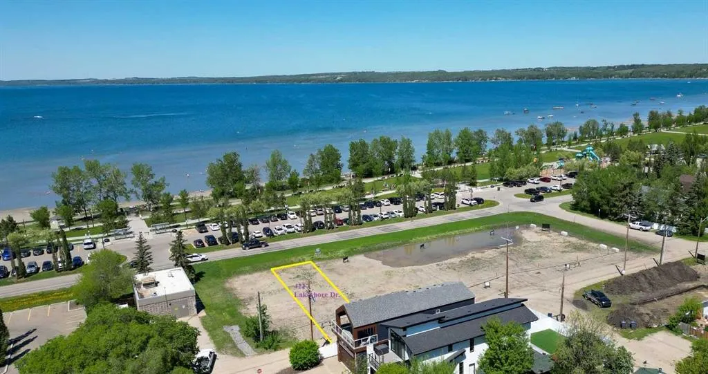 4217 LAKESHORE Drive