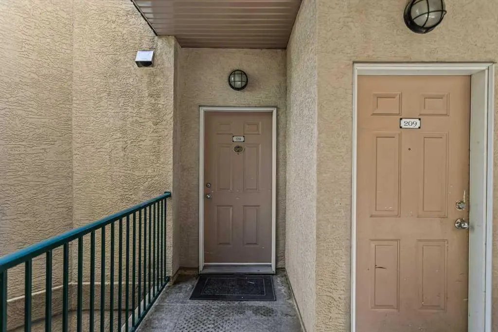 176 Kananaskis Way #211