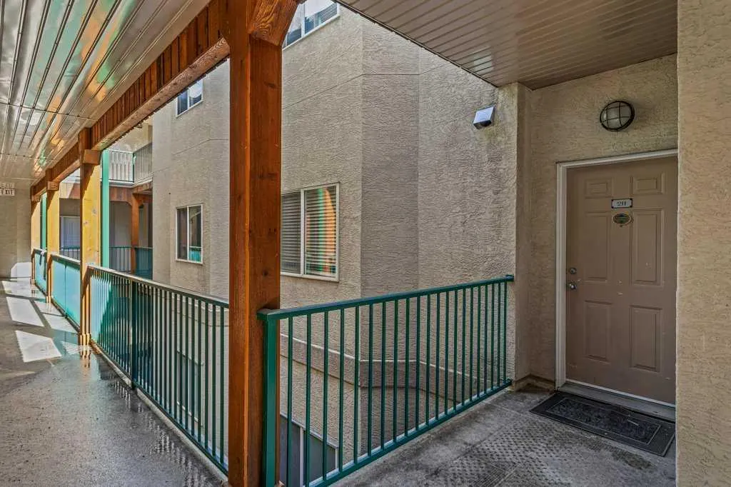 176 Kananaskis Way #211