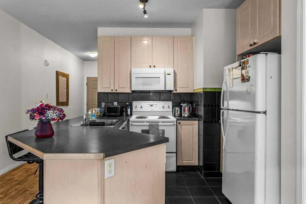 176 Kananaskis Way #211