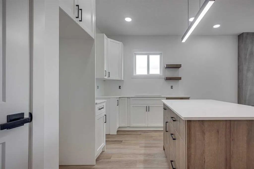 5537 51 Avenue #2