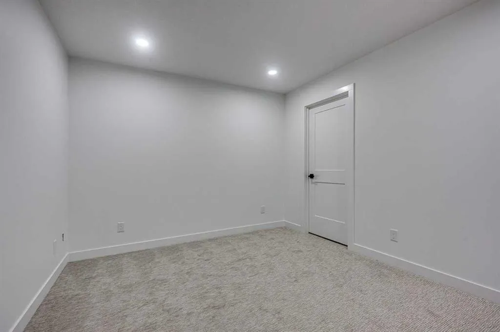 5537 51 Avenue #2