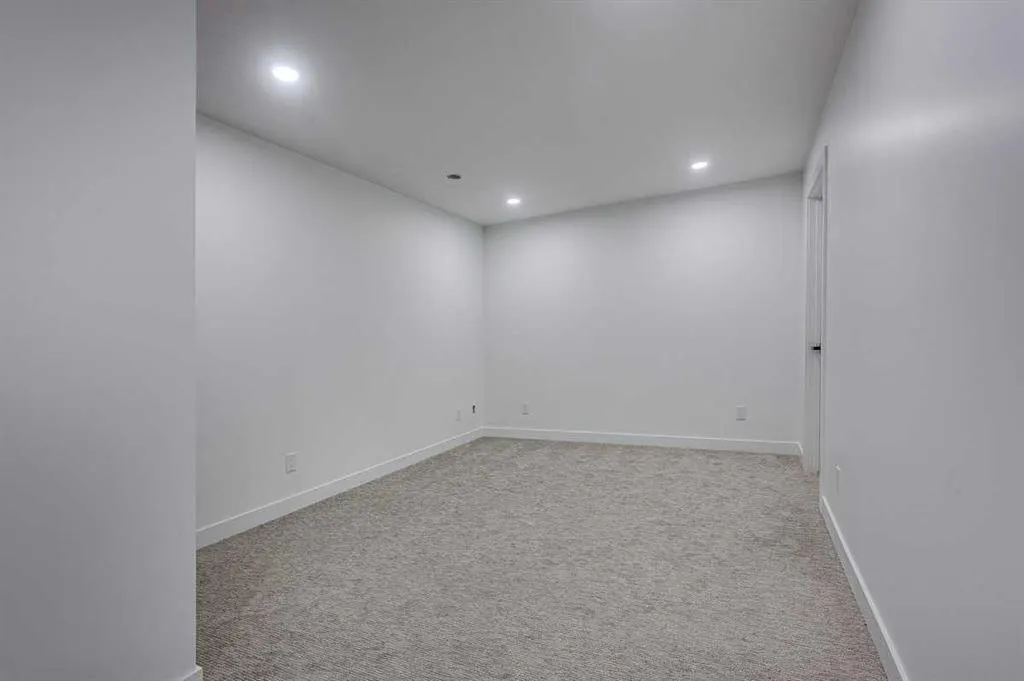 5537 51 Avenue #2