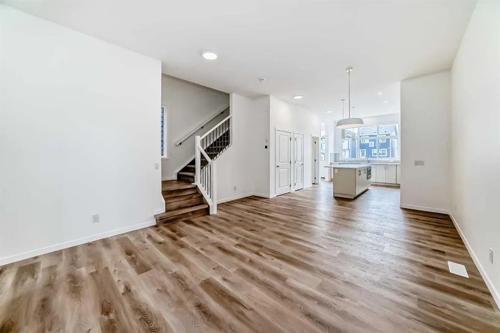 36 Mercado Road SE