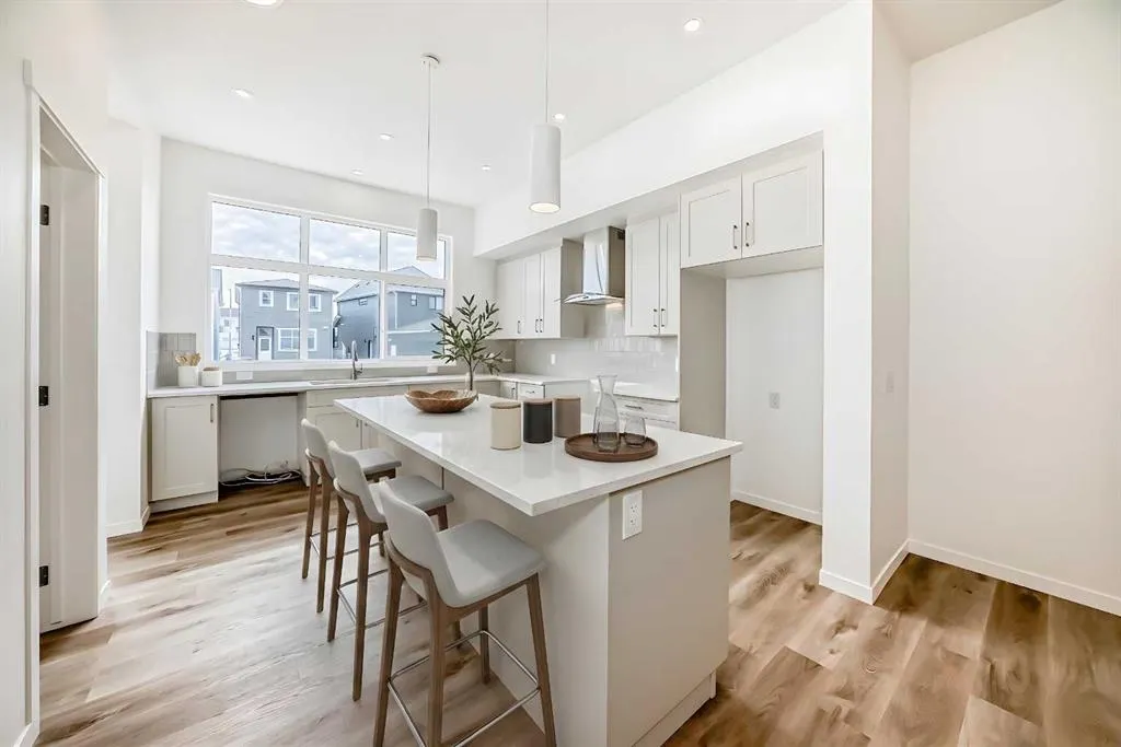 36 Mercado Road SE