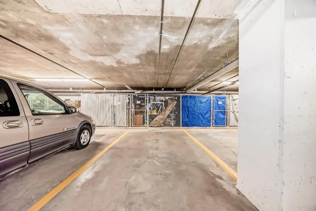 1005B Westmount Drive #111